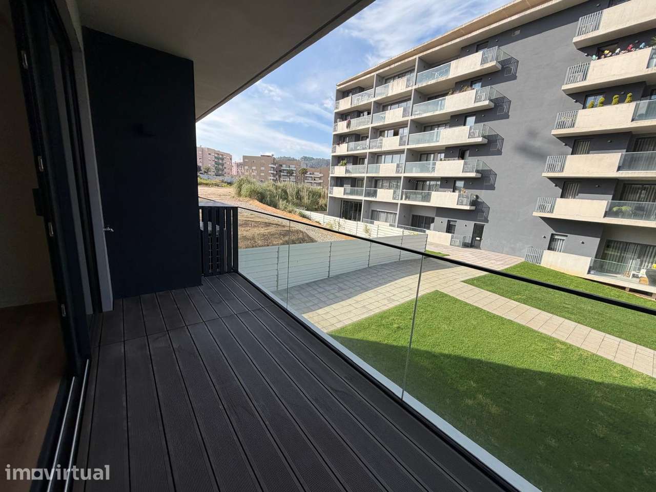 Apartamento T2 Varanda Garagem Pronto Habitar Parque Lavandeira - Grande imagem: 3/26