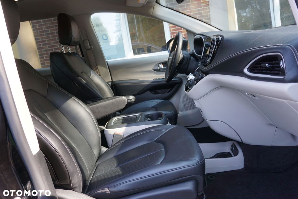 Chrysler Pacifica - 18
