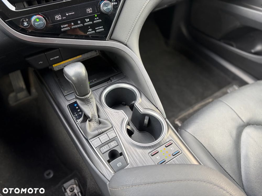 Toyota Camry 2.5 Hybrid Executive CVT - 13