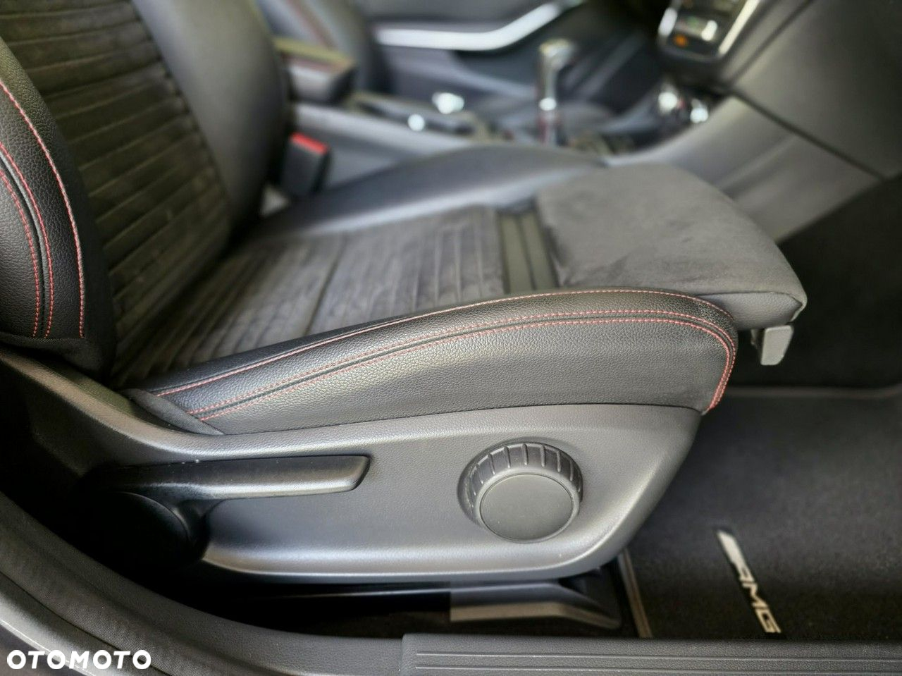 Mercedes-Benz CLA 200 AMG Line - 23