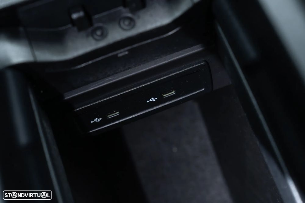 Mercedes-Benz EQA 300 4Matic - 44