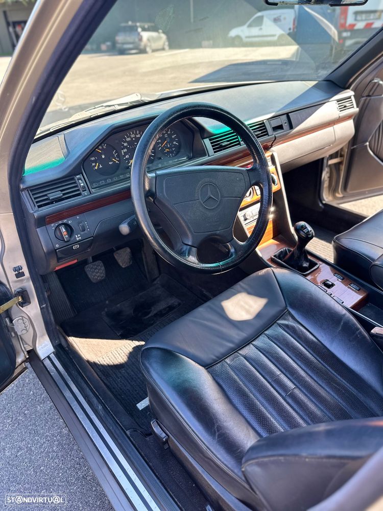 Mercedes-Benz E 250 D Turbo - 8