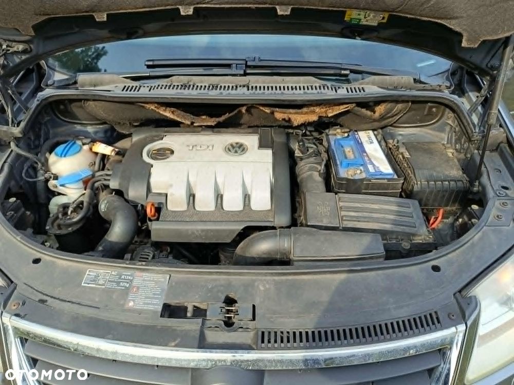 Volkswagen Touran 2.0 TDI Highline - 17