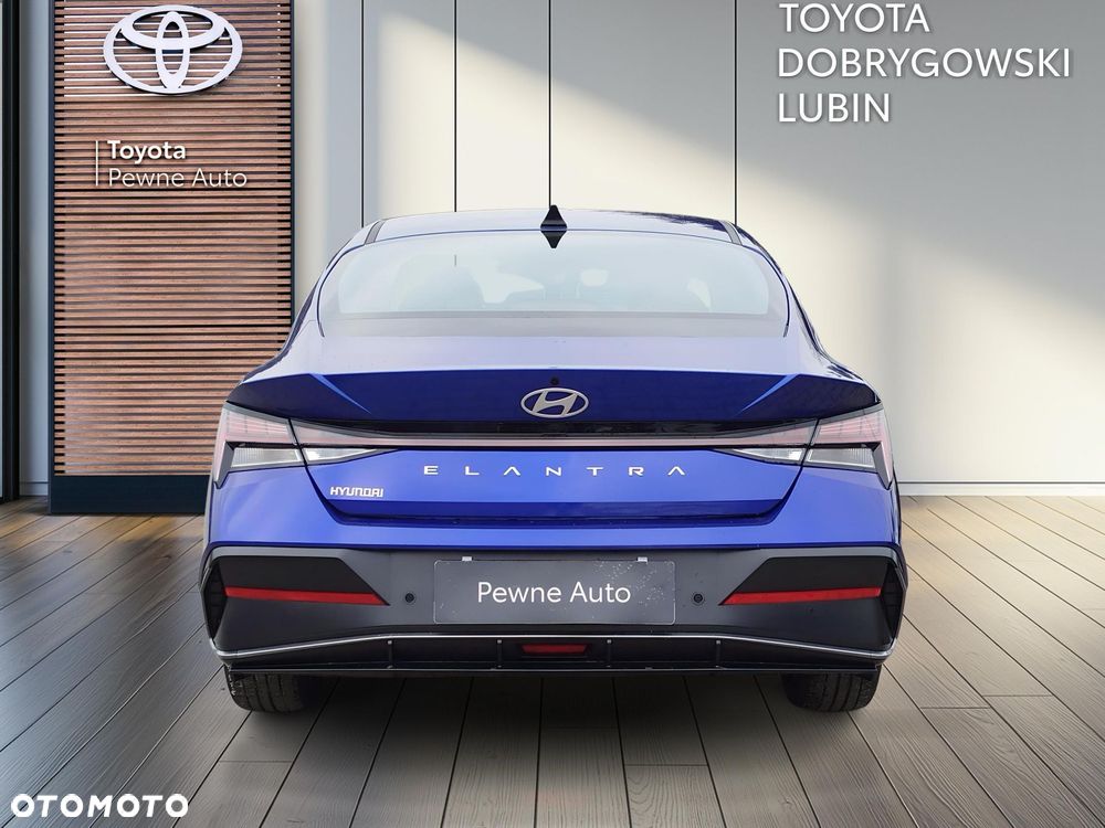 Hyundai Elantra - 4
