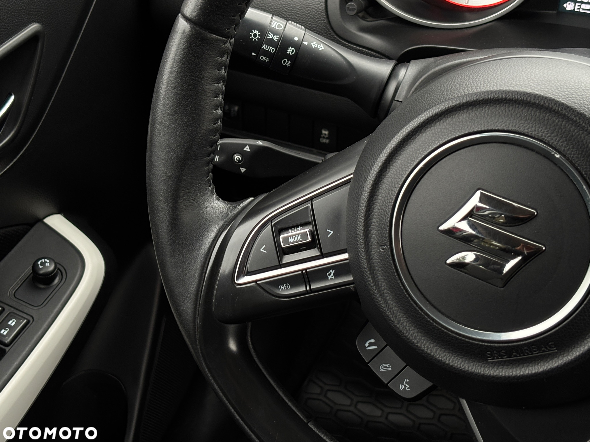 Suzuki Swift 1.2 Premium Plus - 12
