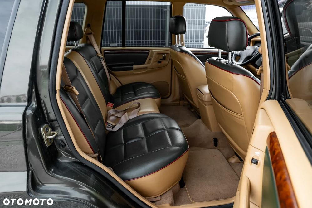 Jeep Grand Cherokee - 24