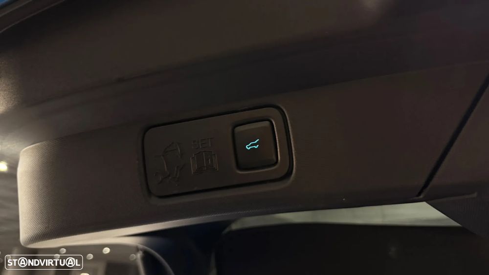 Ford Mustang Mach-E 75.7 kWh Base - 17