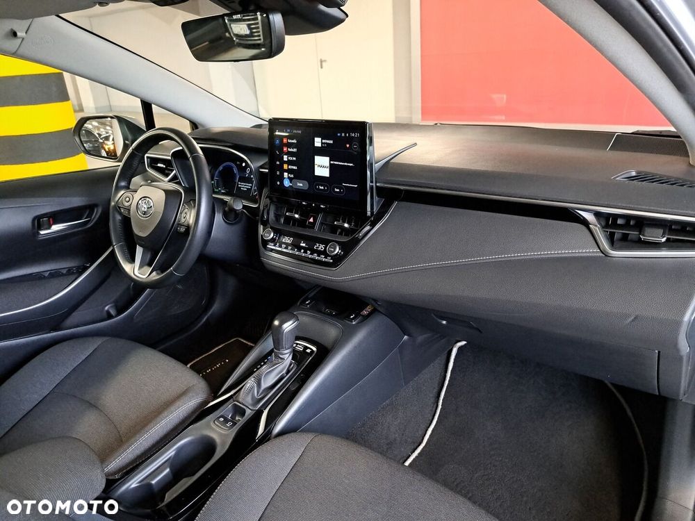 Toyota Corolla 1.8 Hybrid Comfort - 17