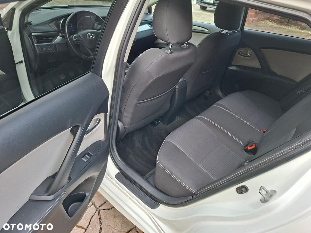 Toyota Avensis 2.0 D-4D Selection - 12