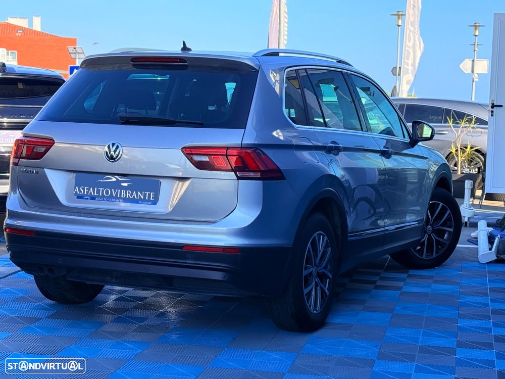 Volkswagen Tiguan 1.6 TDI Confortline — fotografia 3