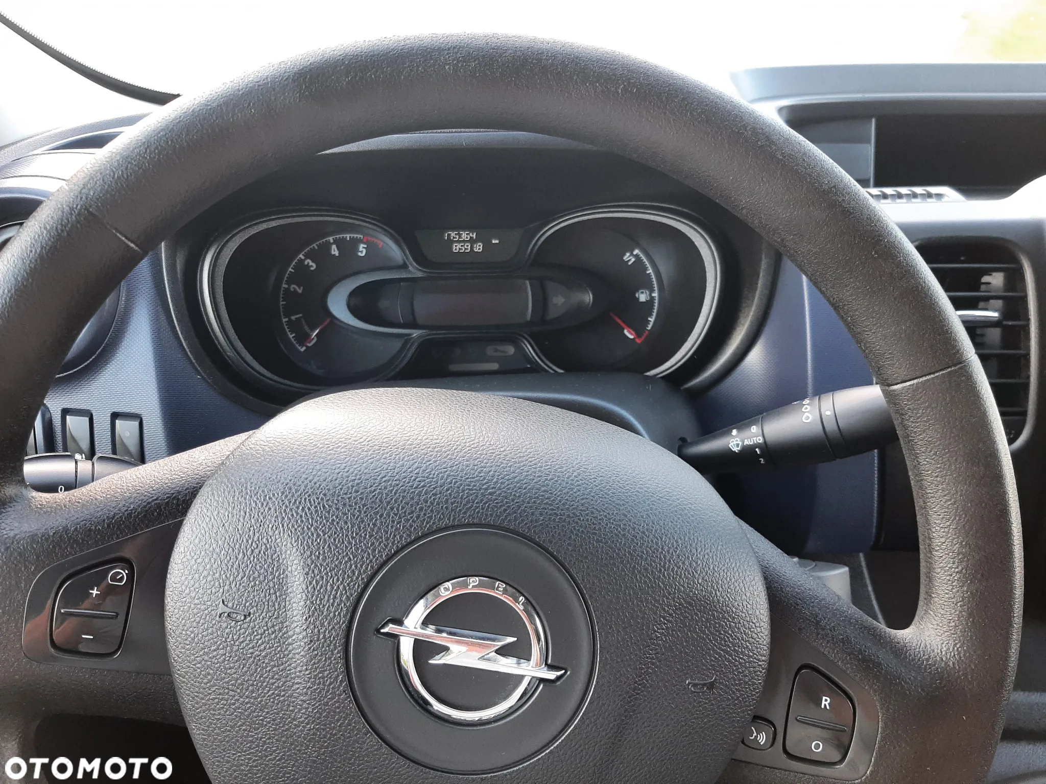 Opel Vivaro - 10