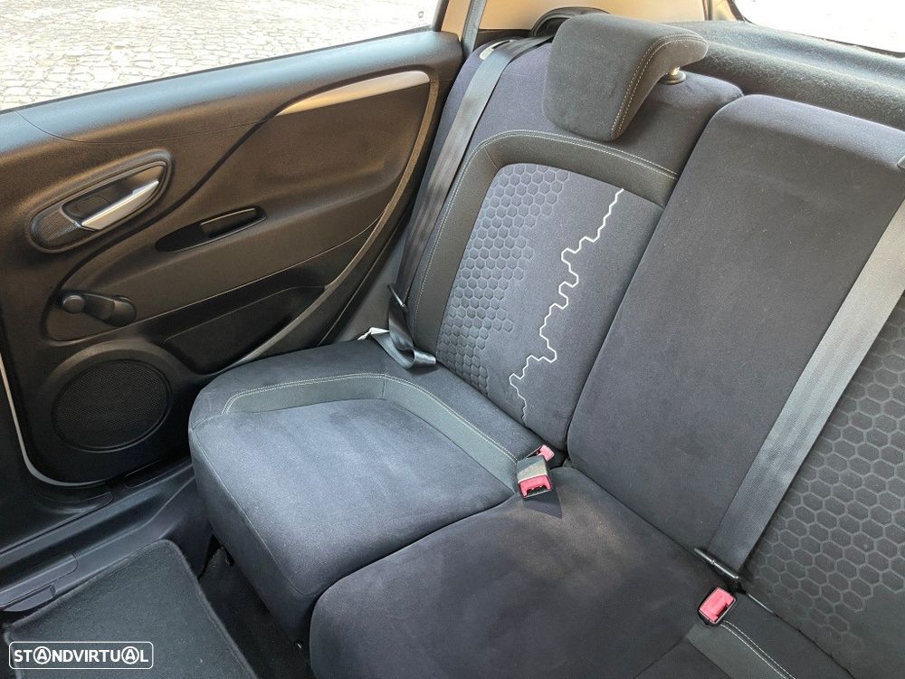 Fiat Punto 1.3 M-Jet Lounge S&S - 36