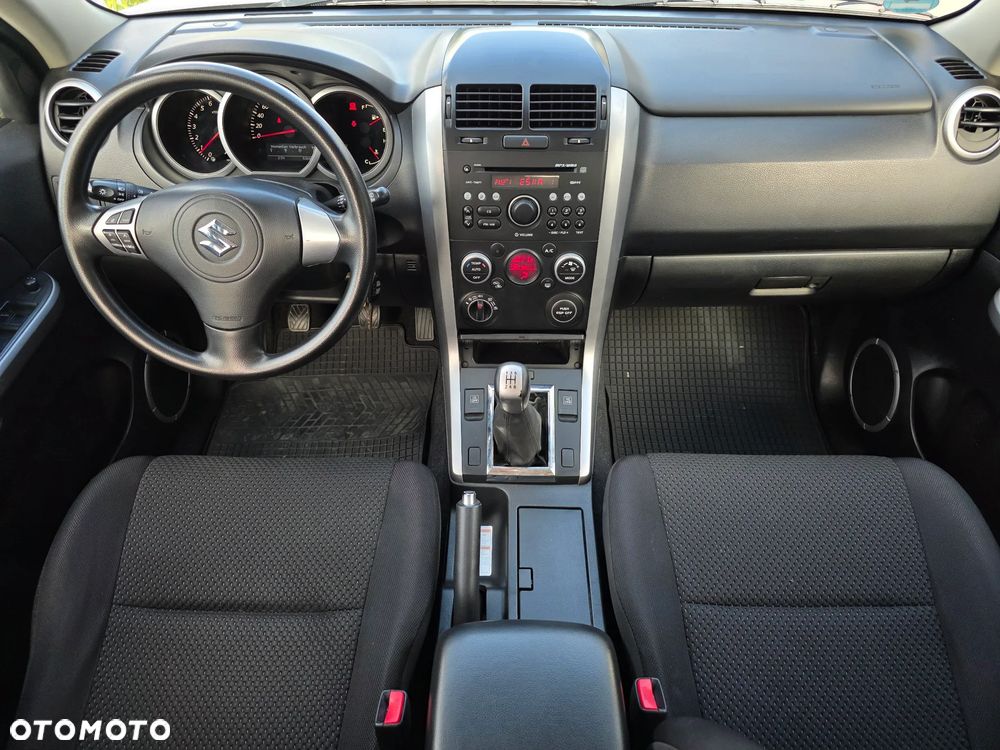Suzuki Grand Vitara 2.4 Comfort - 10