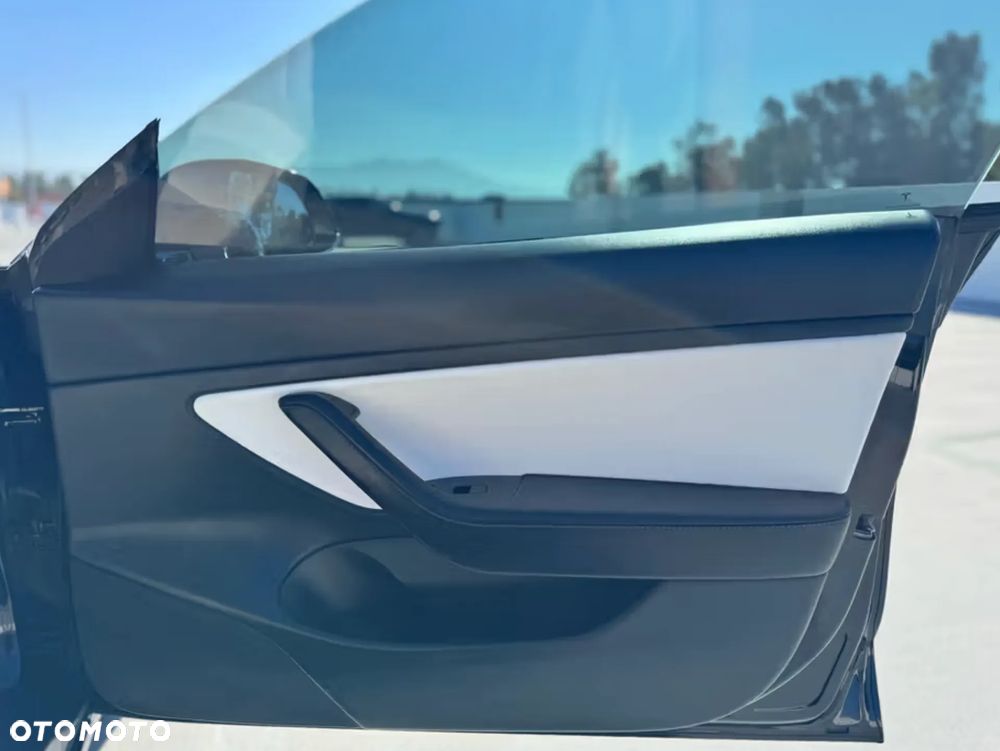 Tesla Model 3 Langstreckenbatterie Allradantrieb Dual Motor Performance - 31