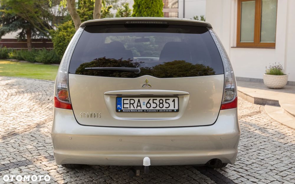 Mitsubishi Grandis 2.4 Intense - 9