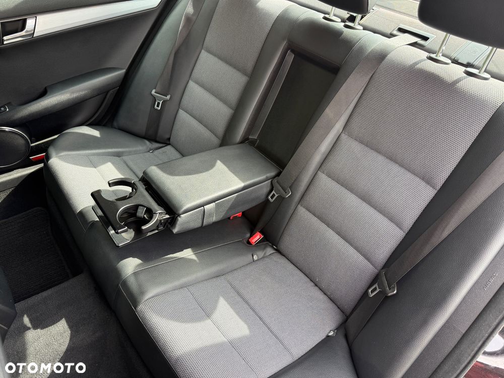 Mercedes-Benz Klasa C ver-200-7g--tronic-avantgarde-edition - 24