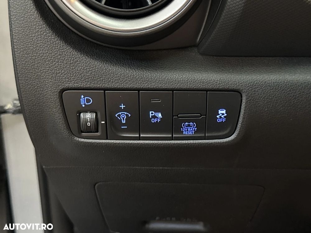 Hyundai KONA - 16
