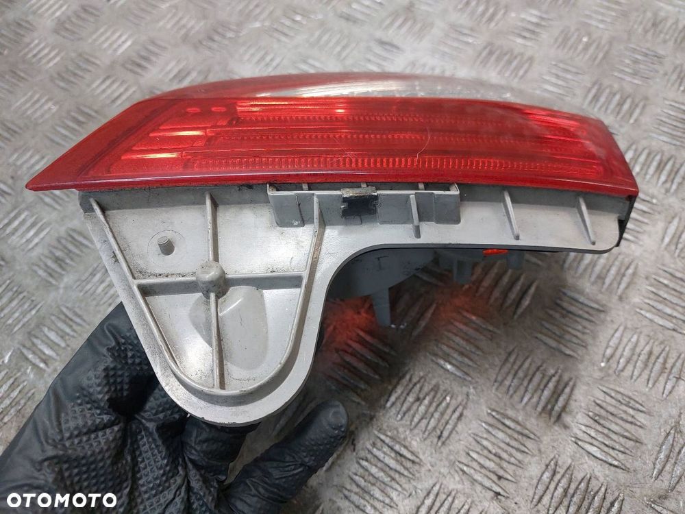 LAMPA PRAWY TYŁ W KLAPE FORD MONDEO MK4 7S71-13A602 - 3