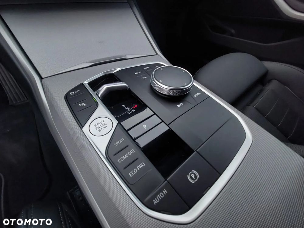 BMW Seria 3 318d Touring Sport Line - 19