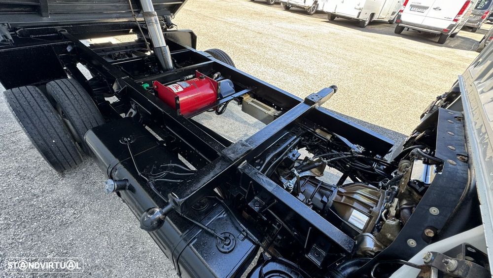 Toyota Dyna 3.0 D-4D Tri-Basculante - 13
