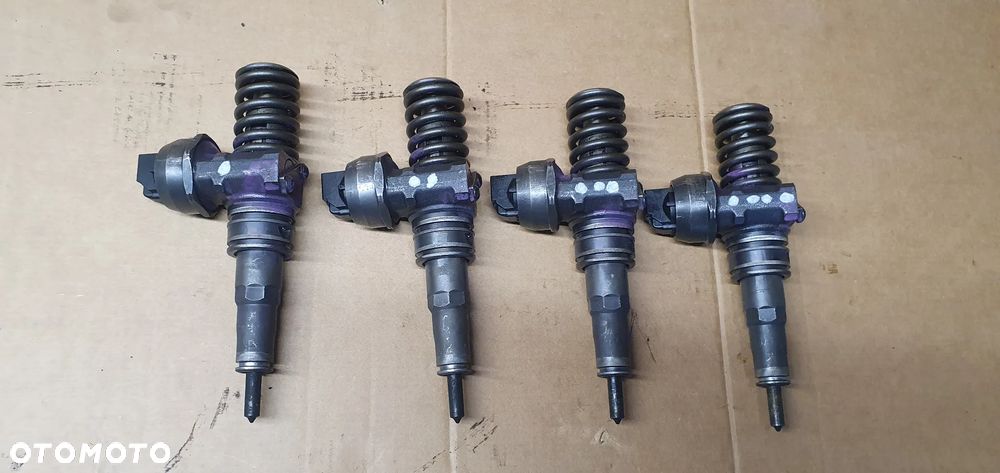 Pompowtryskiwacz wtryskiwacz wtrysk wtryski wtryskiwacze Komplet VW Passat B6 038130073BQ - 1