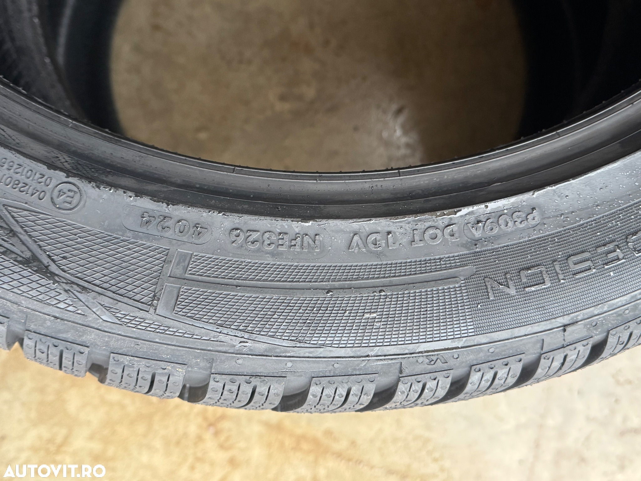 Vând 4 anvelope 285/40/21 vredestein de iarnă noi - 4