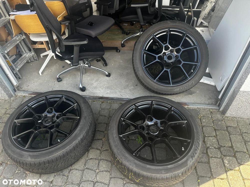 KOŁA do ASTON MARTIN + PIRELLI Scorpion Winter 285/40 R22 110 V - 1
