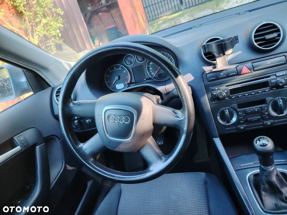 Audi A3 Sportback 2.0 FSI Ambiente - 14