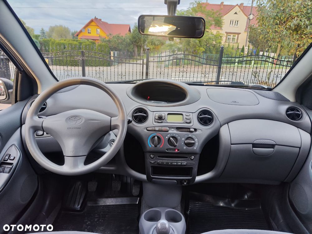 Toyota Yaris - 10