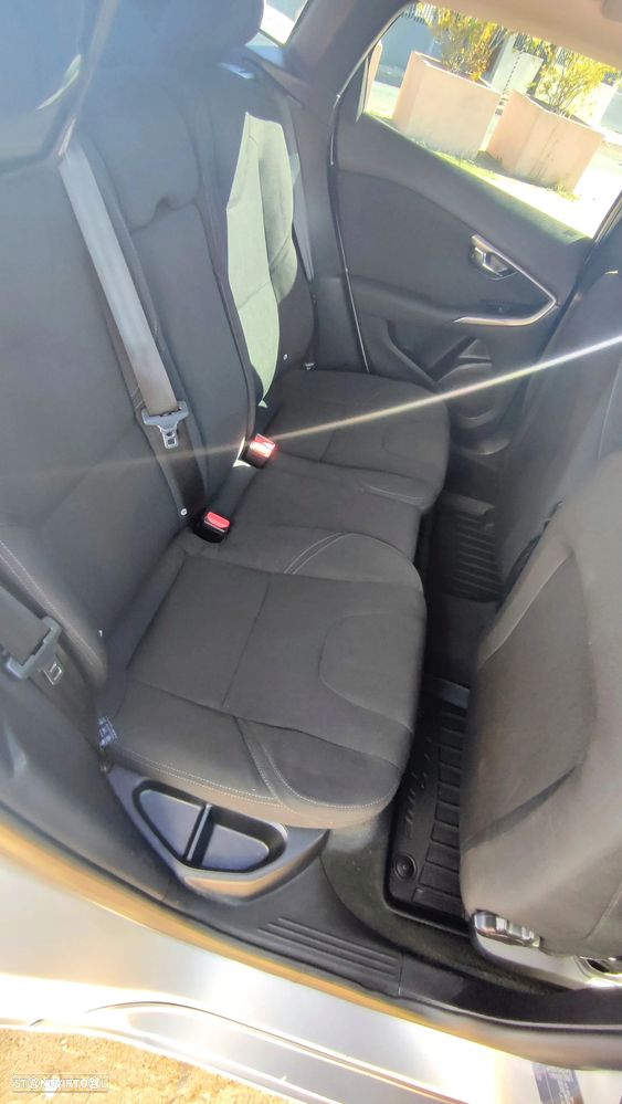 Volvo V40 D2 Kinetic - 20