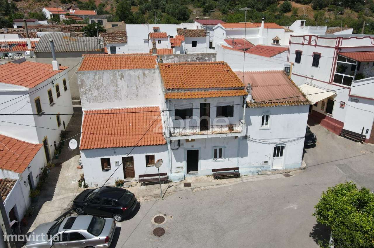 Moradia T3 com dois andares, em Penina, Benafim, Loulé
