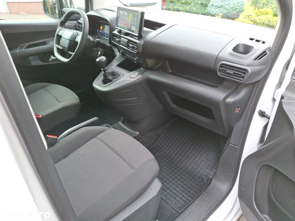 Opel Combo 1.2 Benzyna 110 KM Salon PL - 24