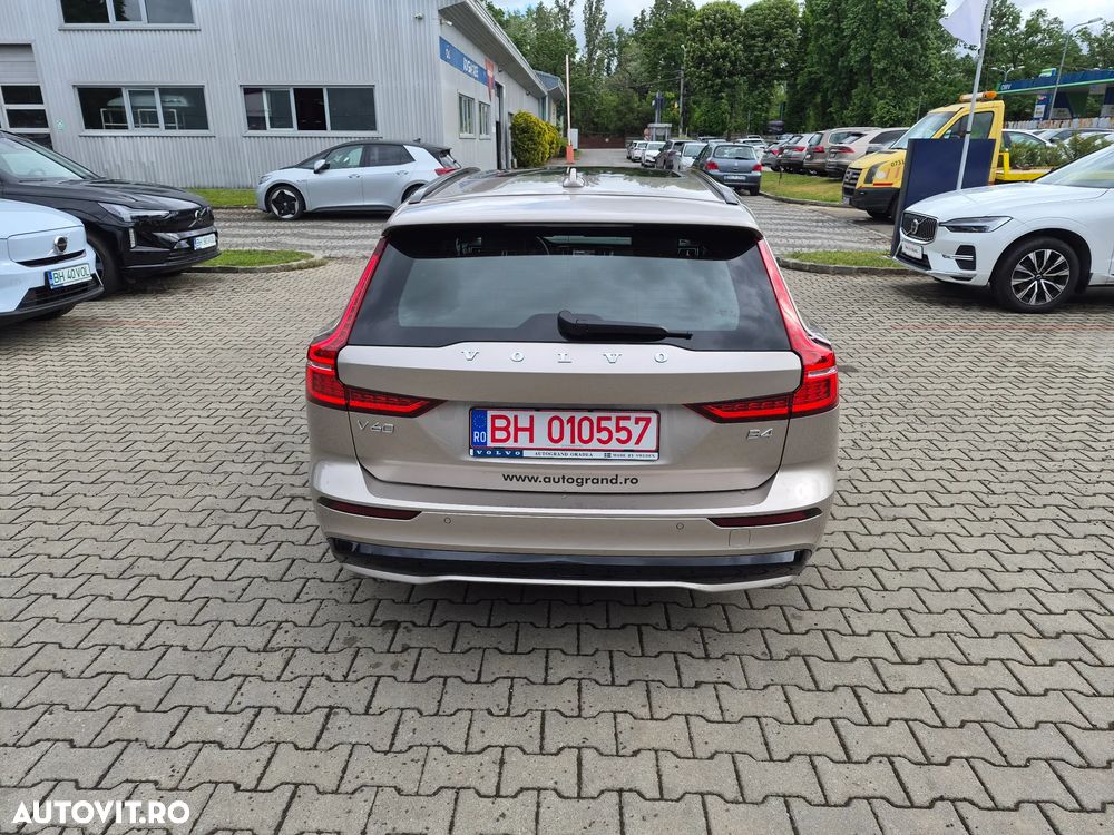 Volvo V60 B4 MHEV AT Plus Dark - 12