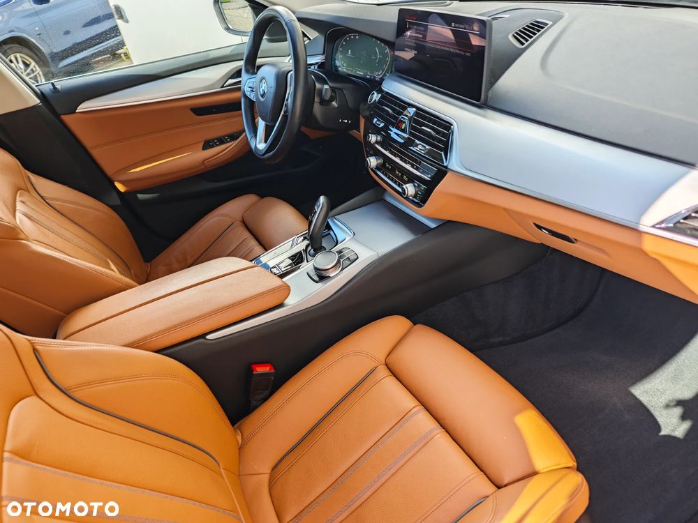 BMW Seria 5 540i xDrive GPF Sport - 25
