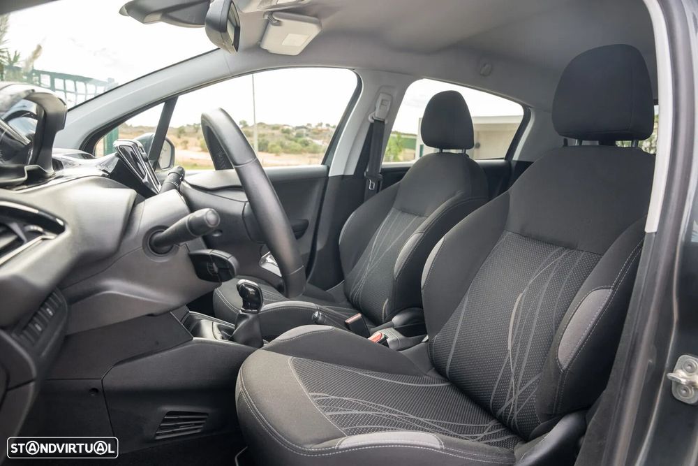 Peugeot 208 1.2 PureTech Active - 12