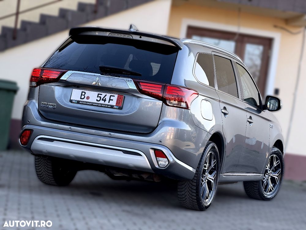 Mitsubishi Outlander - 24
