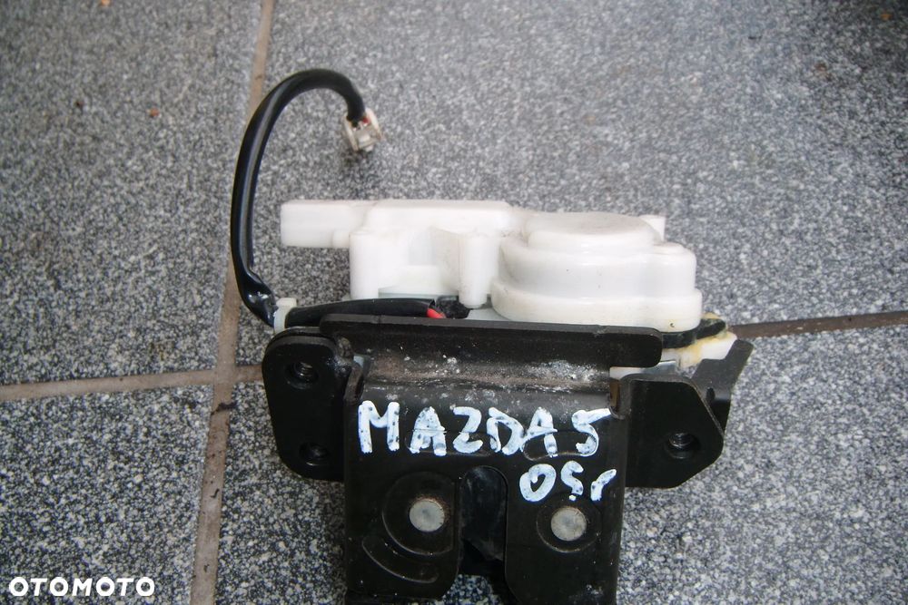mazda 5 CR 05r zamek klapy tył - 1