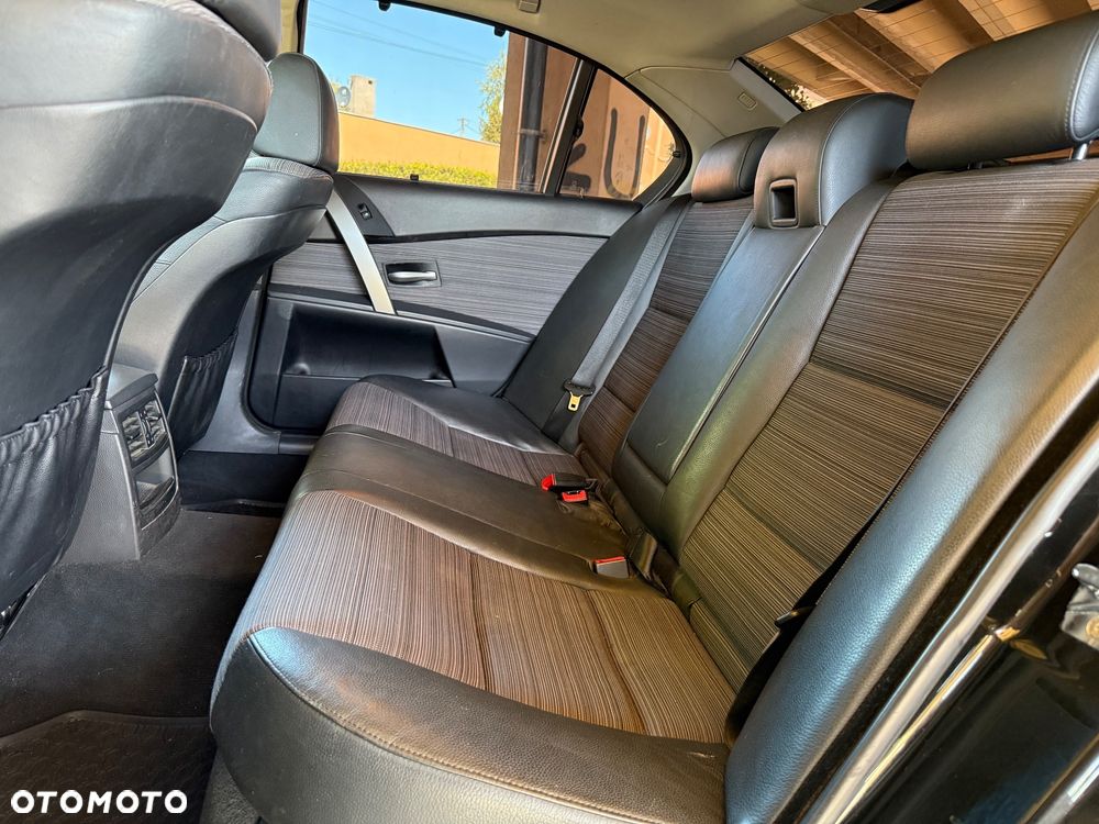 BMW Seria 5 530i - 32