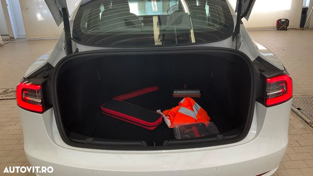 Tesla Model 3 Langstreckenbatterie Allradantrieb Dual Motor - 11