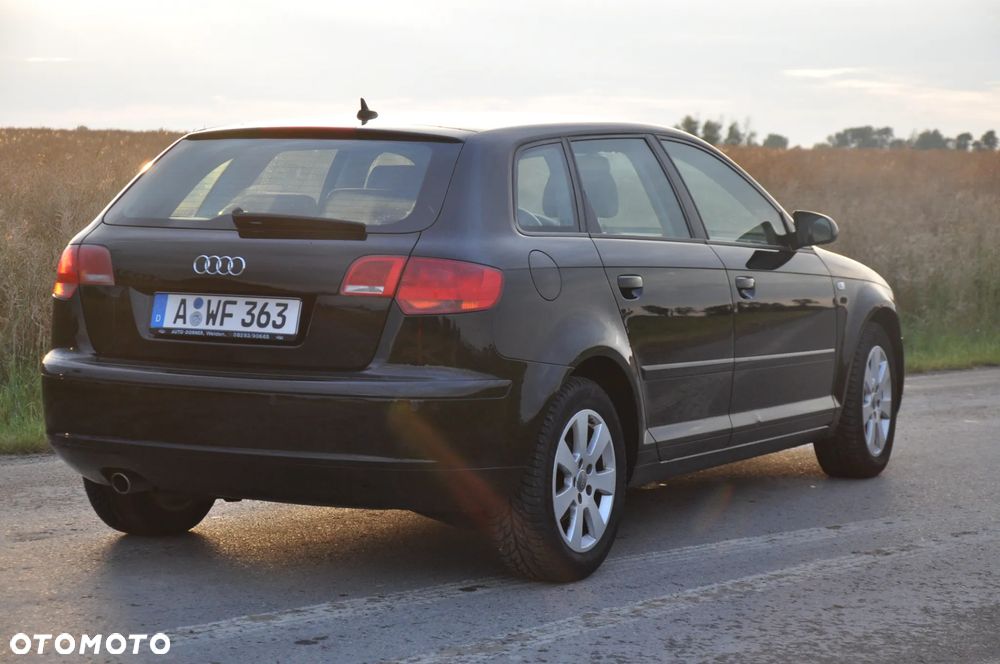 Audi A3 Sportback 1.6 tiptronic S line Sportpaket plus - 4