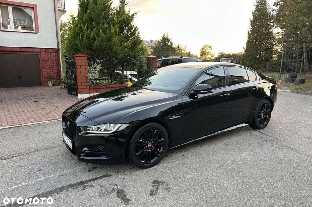 Jaguar XE 2.0 D R-Sport - 3
