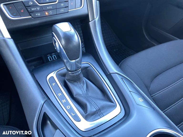 Ford Mondeo 2.0 HEV Trend - 13