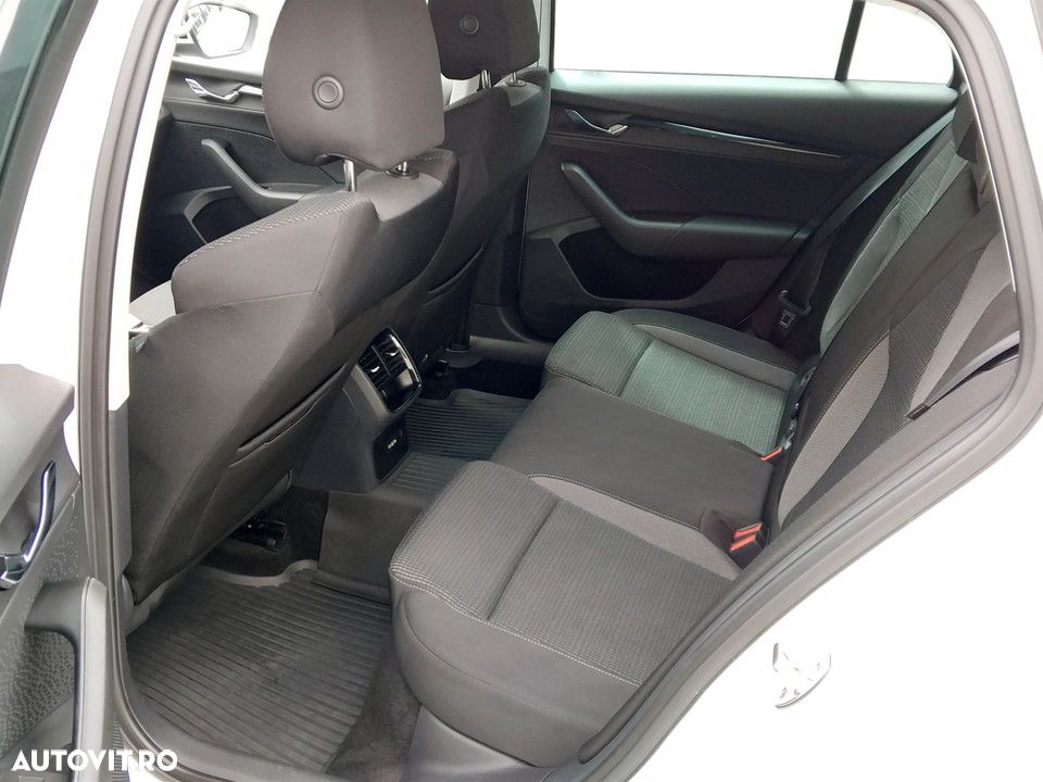 Skoda Octavia 2.0 TDI DSG Ambition - 27