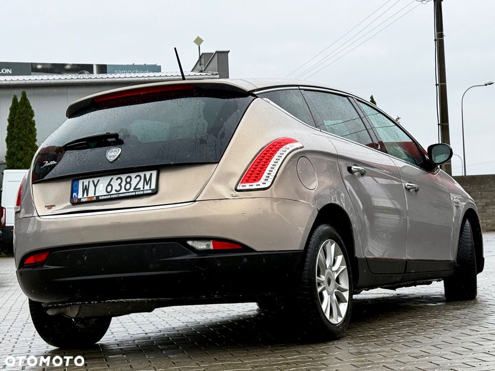 Lancia Delta 1.6 MJ Platino - 9