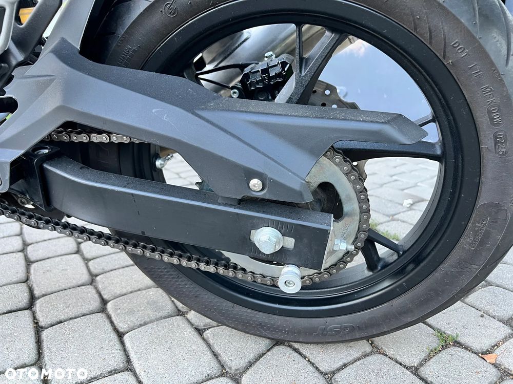 QJMOTOR SRK 125S - 18