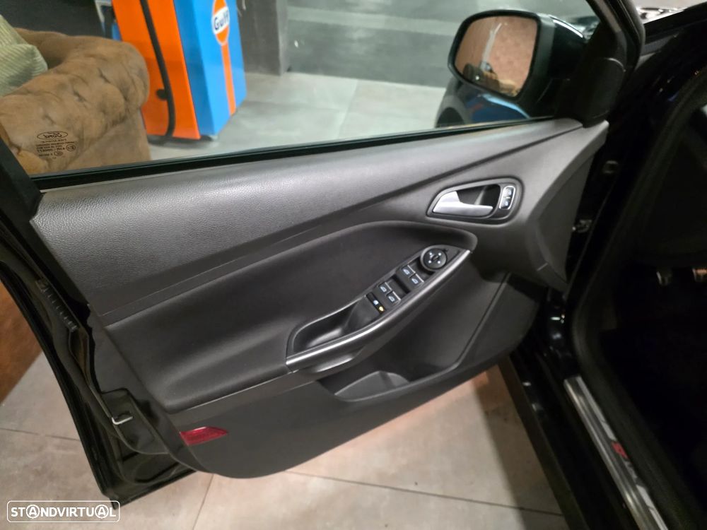 Ford Focus SW 1.5 TDCi ST-Line - 17