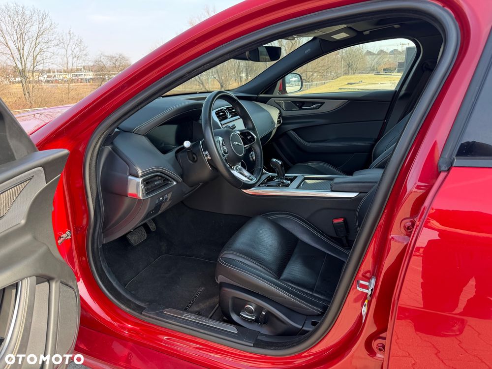 Jaguar XE P250 R-Dynamic Black - 29