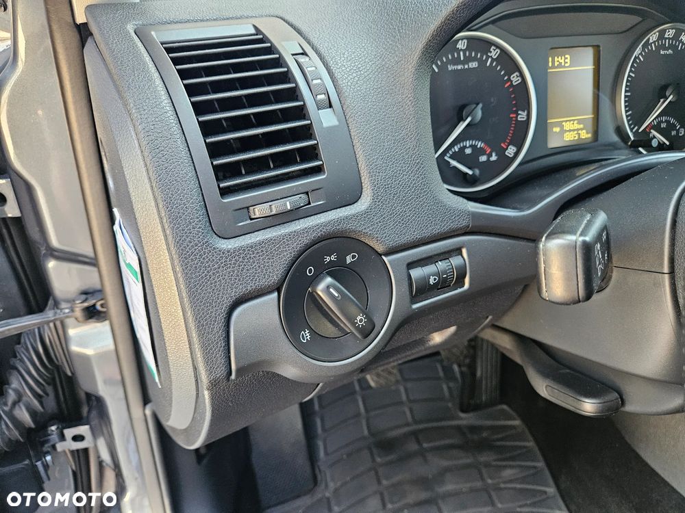 Skoda Octavia 1.6 Ambiente - 33