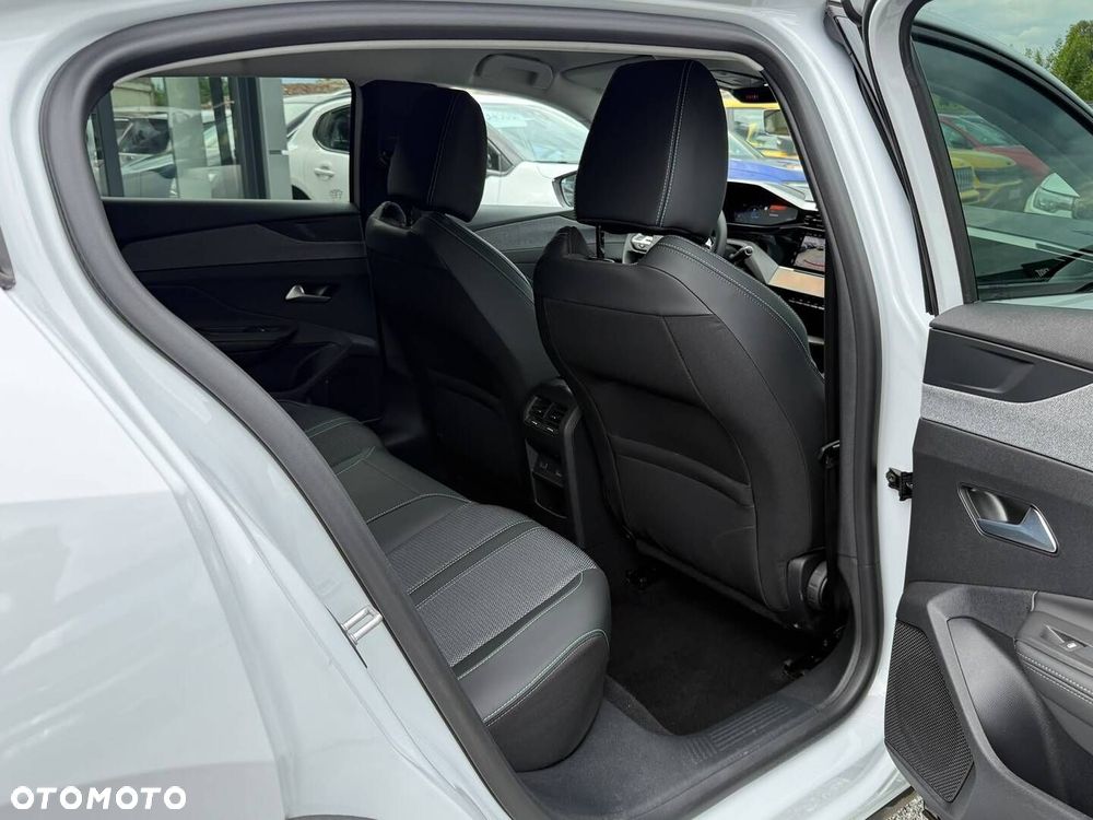 Peugeot 408 - 26