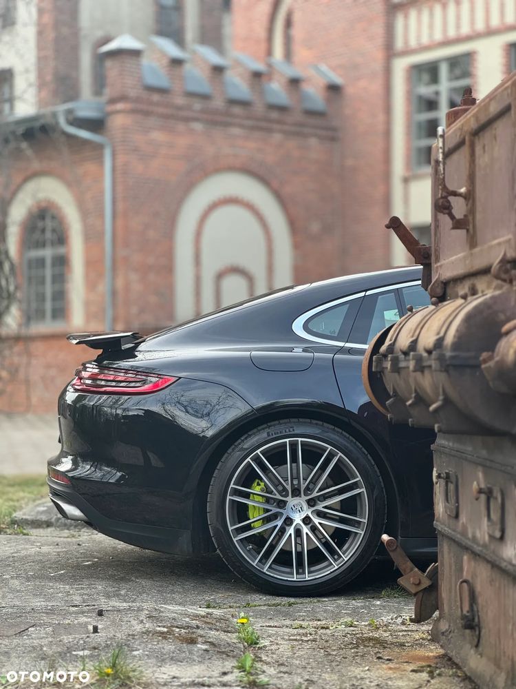 Porsche Panamera 4 E-Hybrid - 11